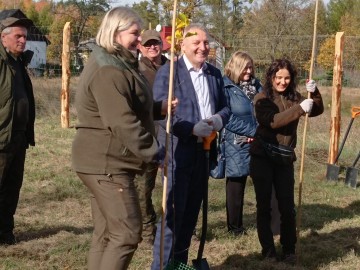 Nowy sad w Tadzinie założony 22.10.2021r. w ramach projektu Owoce pamięci, 